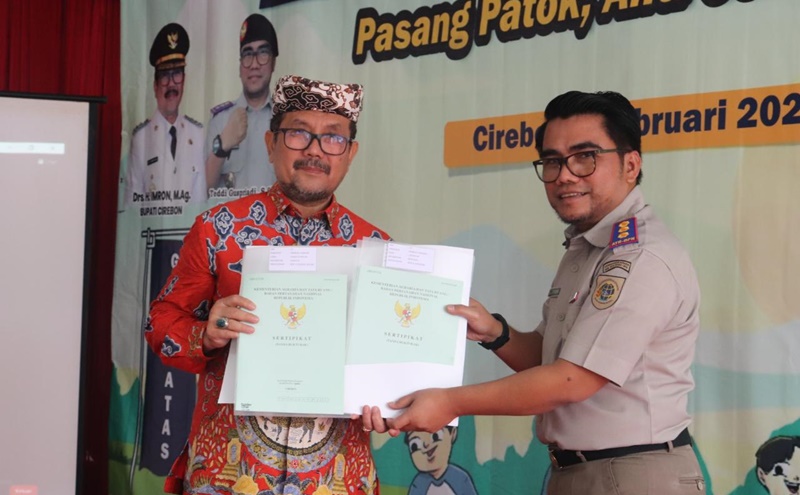 Pemkab Cirebon Dukung Program Gemapatas dan Gebyar PTSL Tahun 2023 di Desa Mundu Pesisir